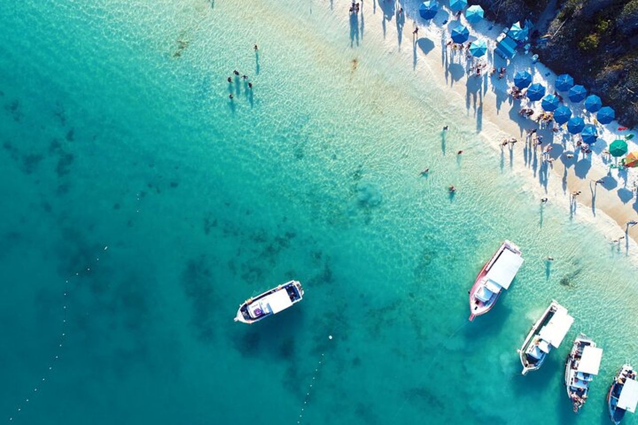 Gita di un giorno ad Arraial do Cabo da Rio de Janeiro: tour in barca e spiaggia — 3