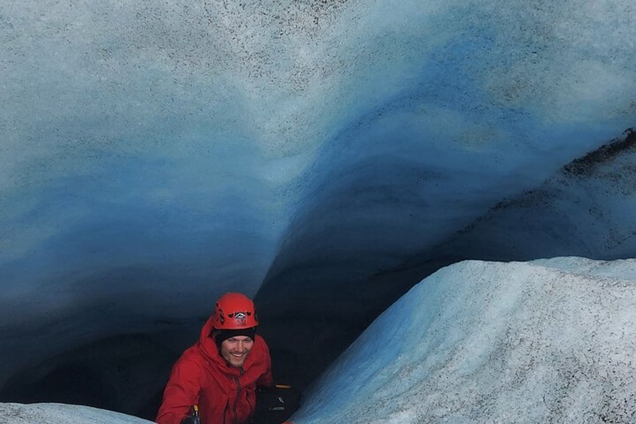Arrampicata su ghiaccio in piccoli gruppi ed escursionismo sul ghiacciaio a Solheimajokull — 2