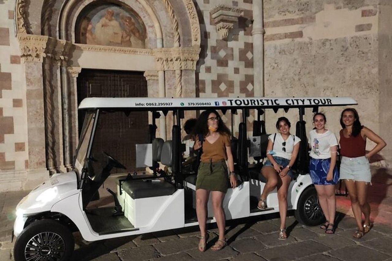 Giro Turistico dell'Aquila a bordo di una Navetta Elettrica