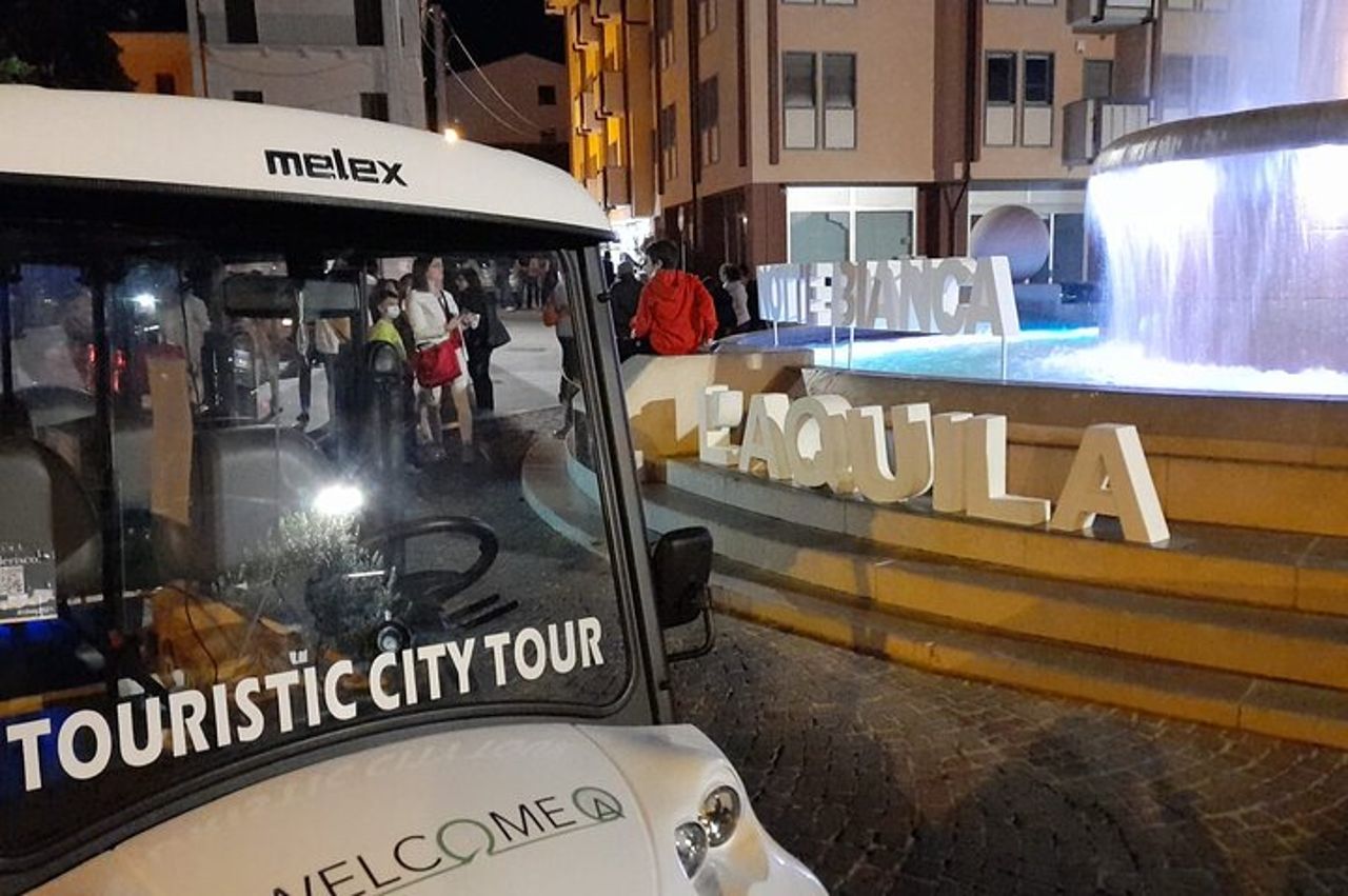 Giro Turistico dell'Aquila a bordo di una Navetta Elettrica — 4