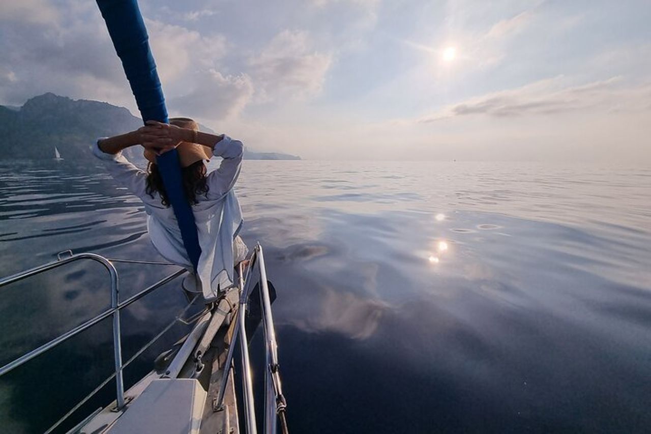 Tour privato in barca a vela di mezza giornata a Cala Tuent e Sa Calobra