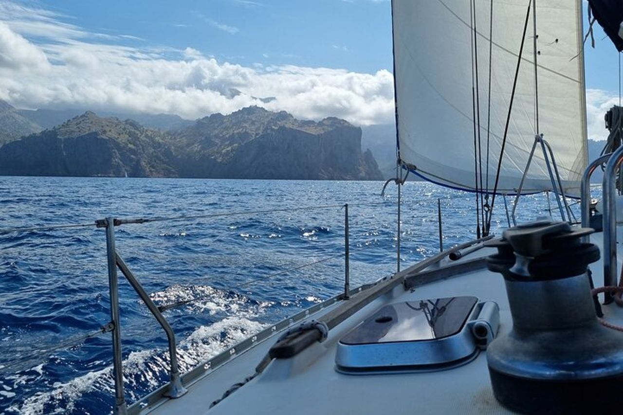 Tour privato in barca a vela di mezza giornata a Cala Tuent e Sa Calobra — 4