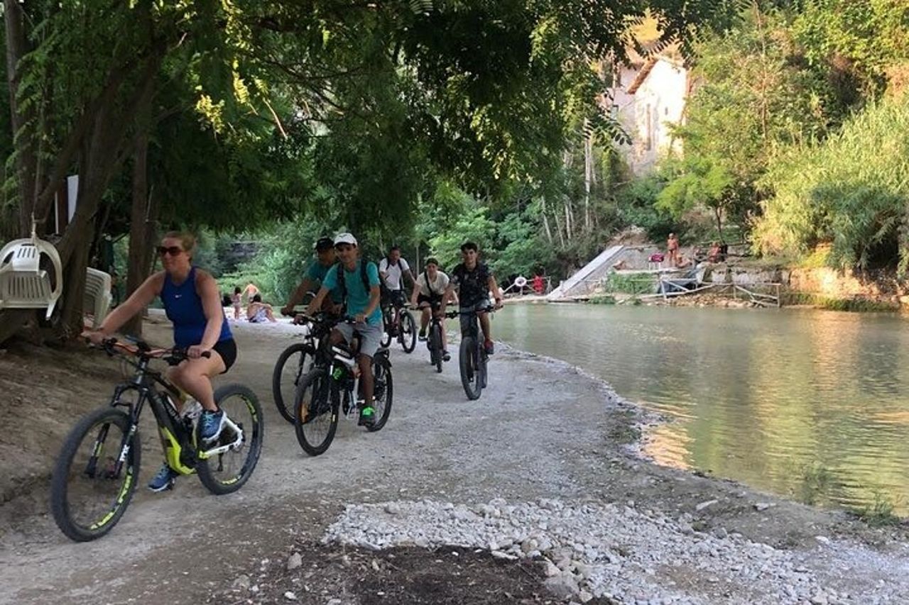Emozionante E-Bike Tour tra le Bellezze e Storia di Ascoli — 2