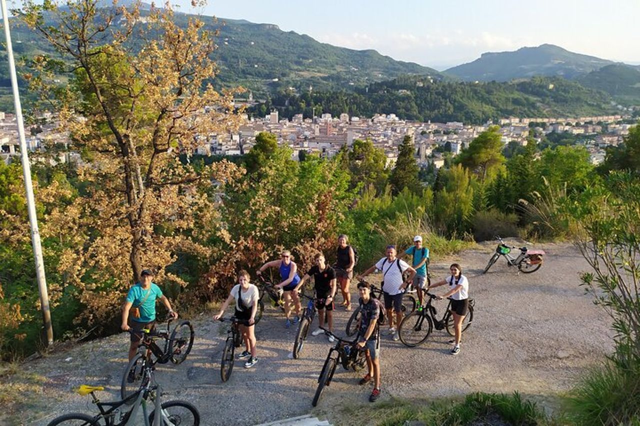 Emozionante E-Bike Tour tra le Bellezze e Storia di Ascoli — 3