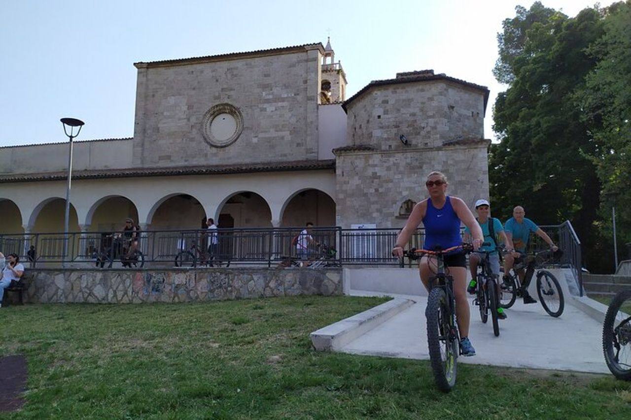 Emozionante E-Bike Tour tra le Bellezze e Storia di Ascoli — 4