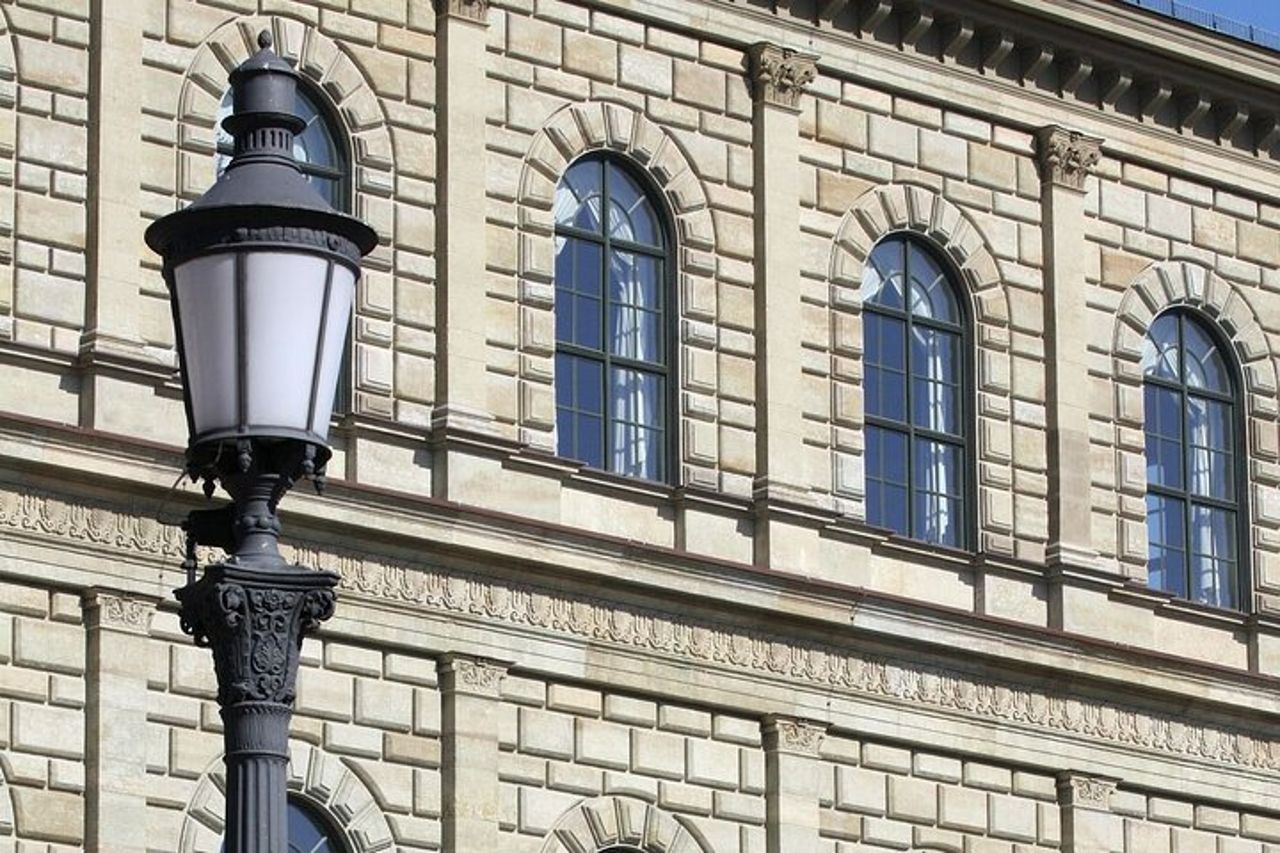 Tour privato del Residenz Palace di Monaco con una guida professionale — 3