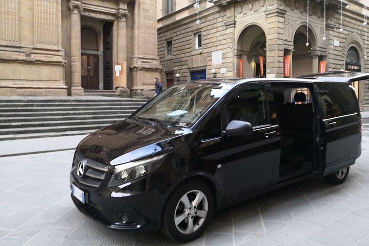 Luxury Chauffeur Service da Grotta Giusti o Montecatini a Firenze — 5