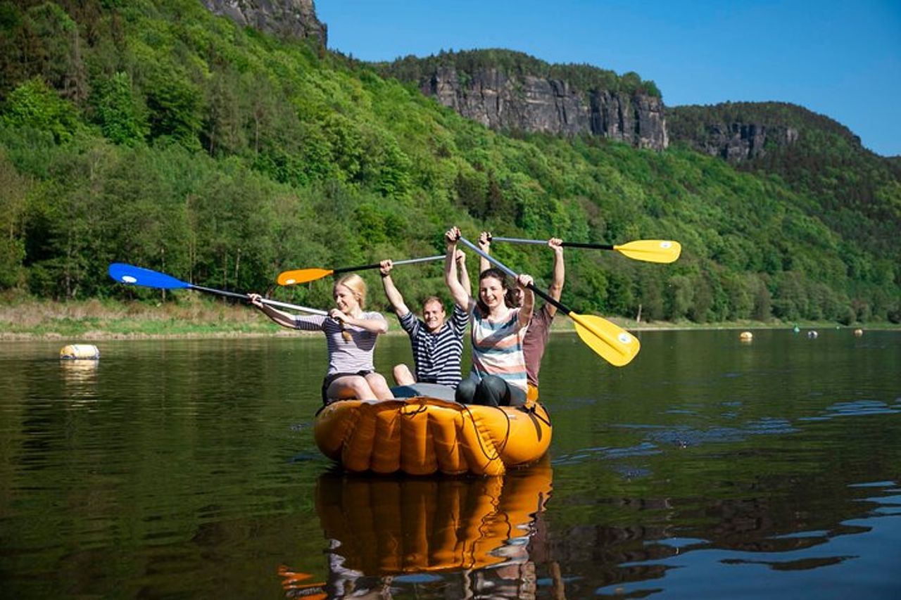 Zattera sul fiume Elba da Děčín a Bad Schandau