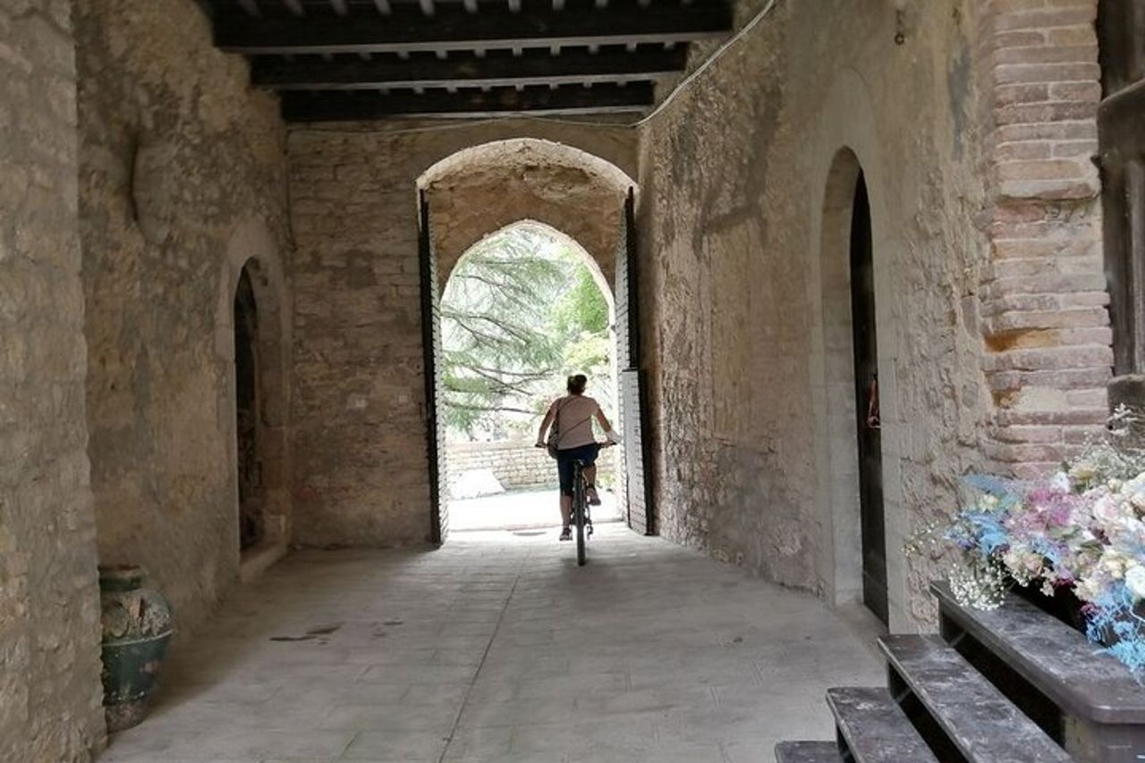 Enobike tour al Lago di Corbara e Castello di Titignano