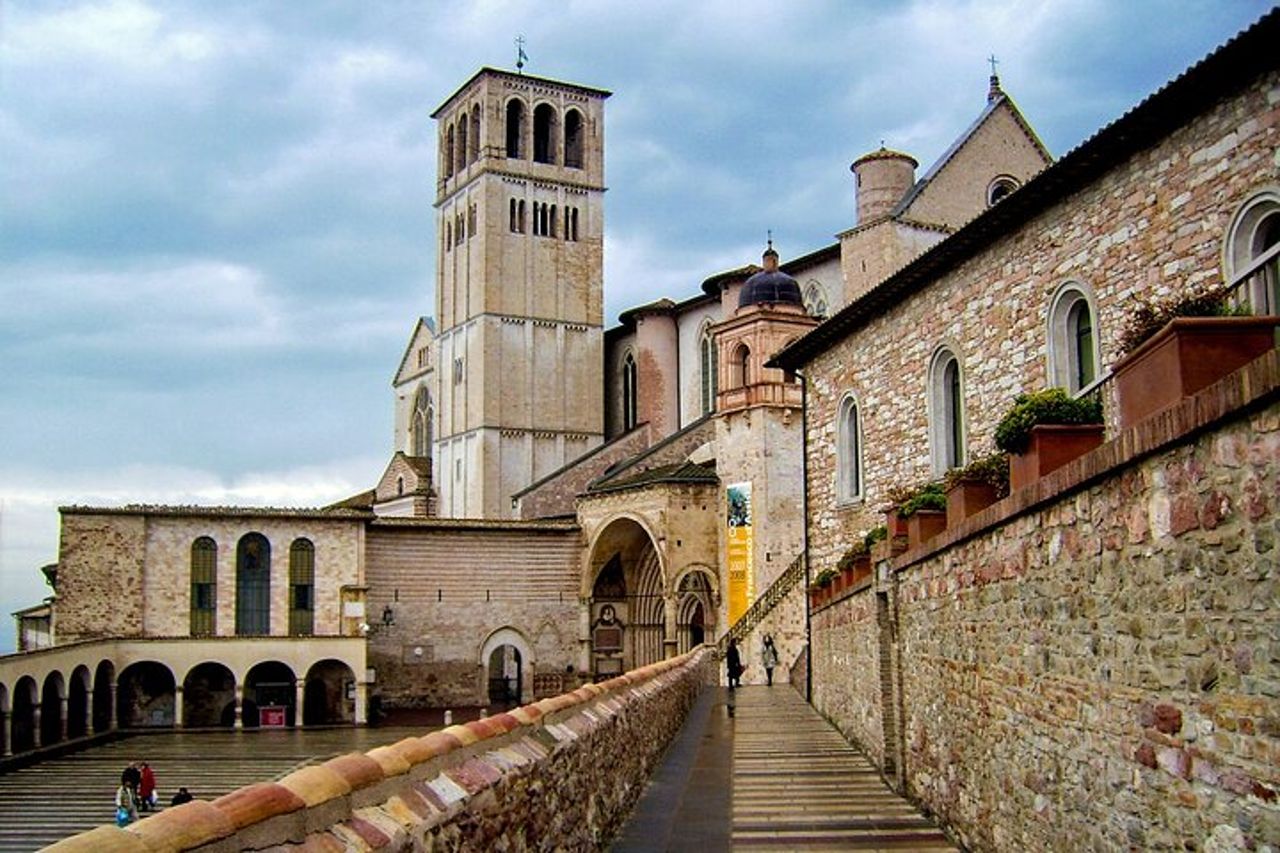 Tour storico guidato di un'intera giornata di Cascia e Assisi — 5