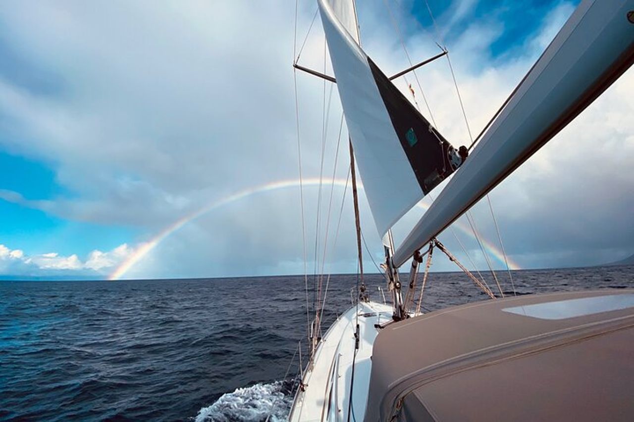 Tour in barca a vela dell'Arcipelago di La Maddalena con pranzo da Palau — 4