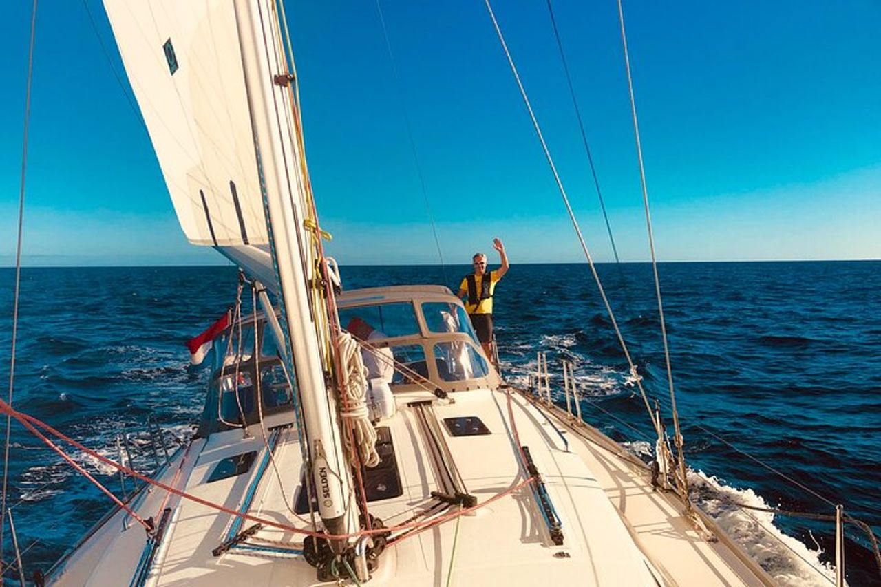 Tour in barca a vela dell'Arcipelago di La Maddalena con pranzo da Palau — 7
