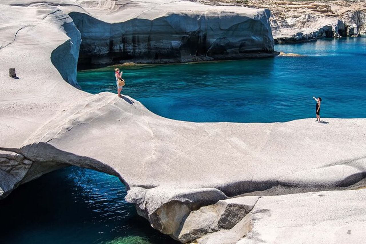 Tour privato di 10 giorni Milos, Naxos e Santorini