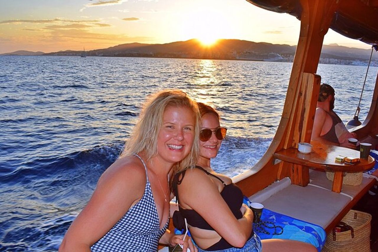 Sunset Tour Mallorca: gita in barca al tramonto con musica e buona atmosfera — 2