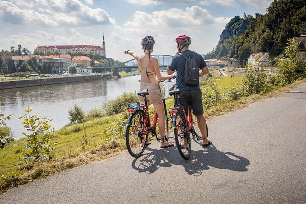 Canoa sul fiume Elba e noleggio bici da Děčín a Schmilka — 4