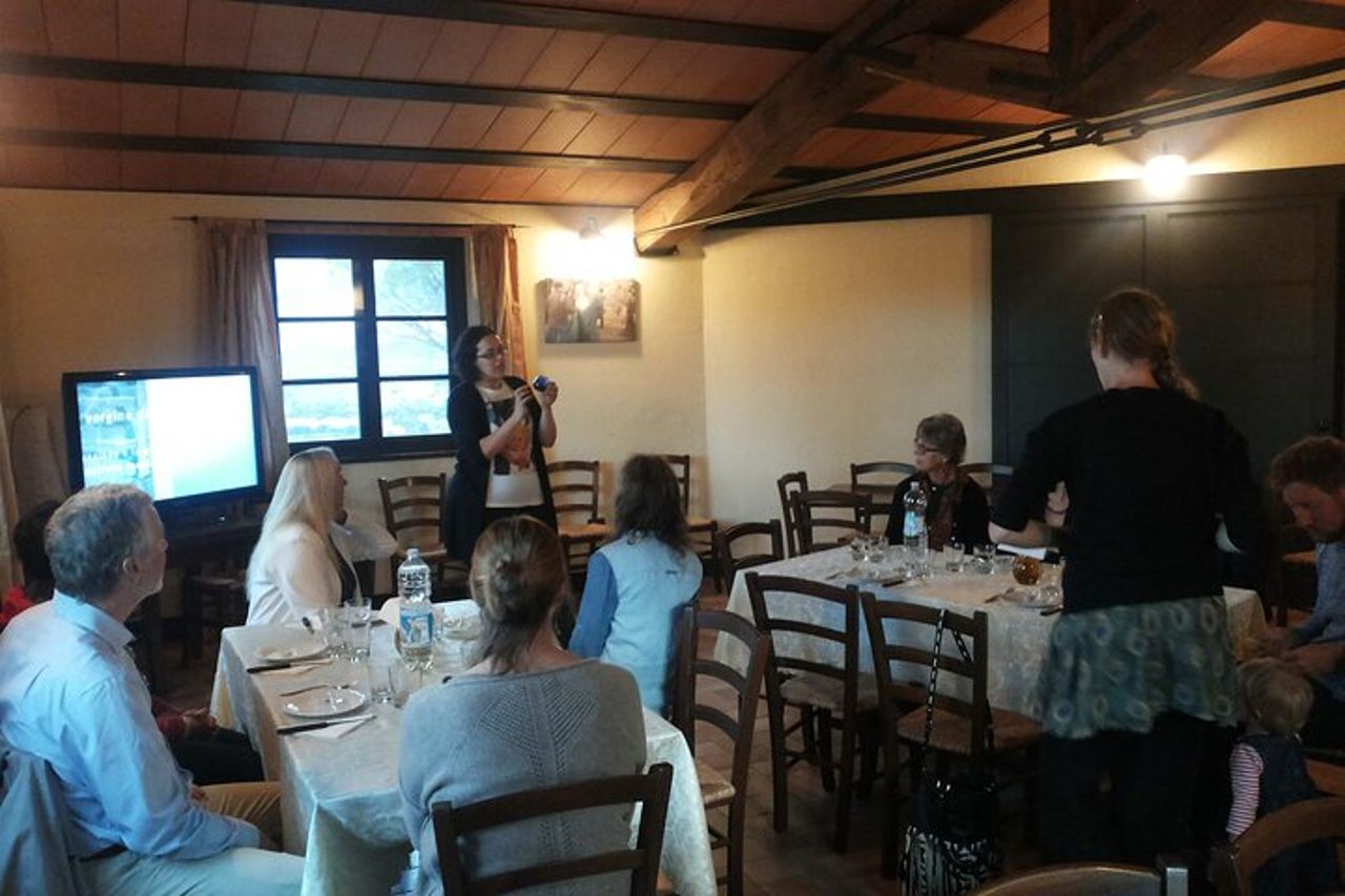 Tour del vino e dell'olio d'oliva dell'Umbria con pranzo leggero — 6