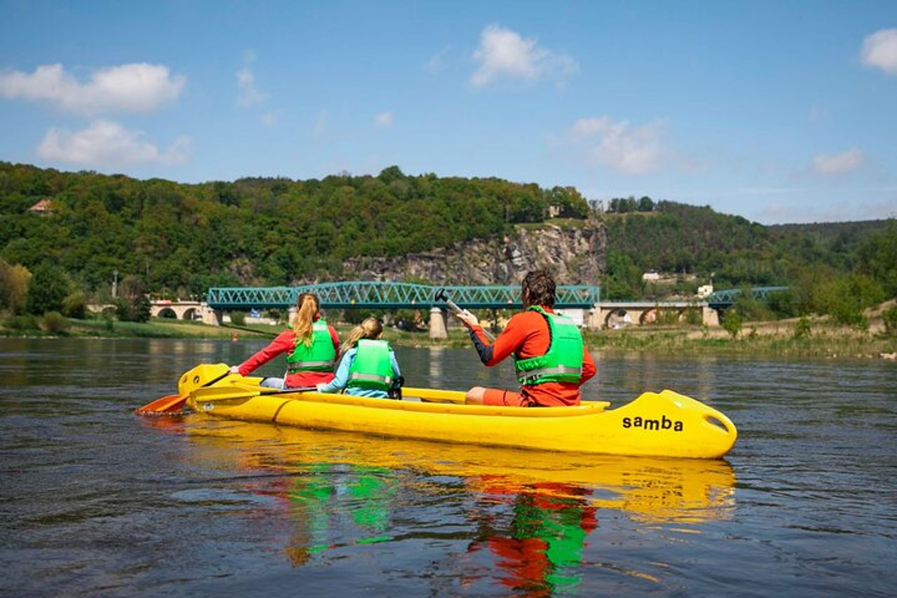 Canoa sul fiume Elba e noleggio bici da Děčín a Schmilka — 2