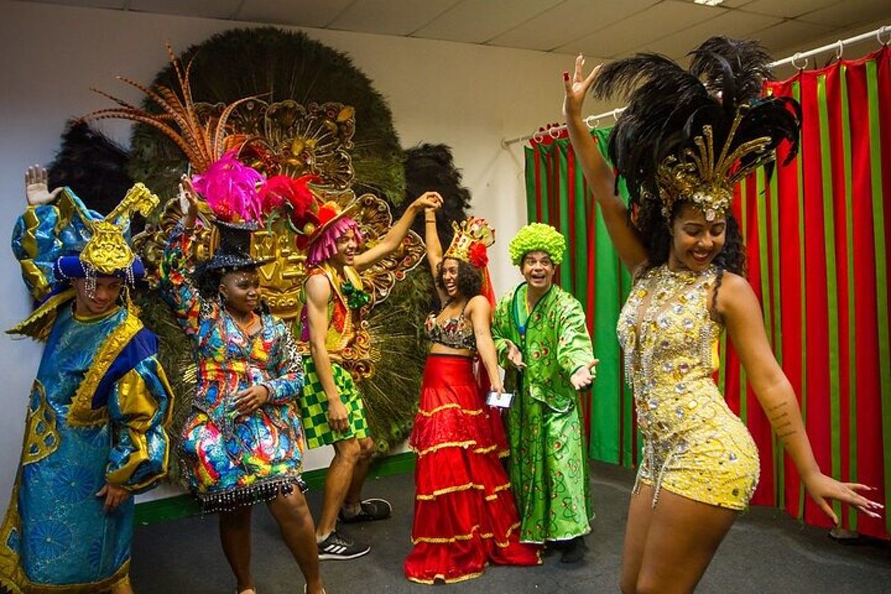Esperienza del Carnevale di Rio al Backstage of Carnaval Factory (Pick-up incluso)