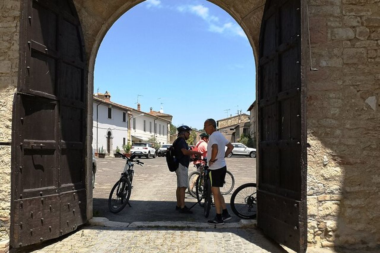 Enobike tour al Lago di Corbara e Castello di Titignano — 6