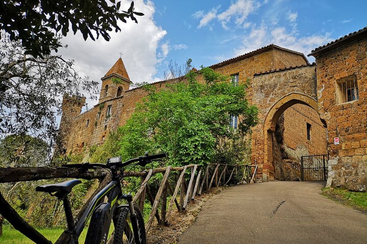 E-bike Experience Piccolo Gruppo da Orvieto a Civita con Pranzo — 6