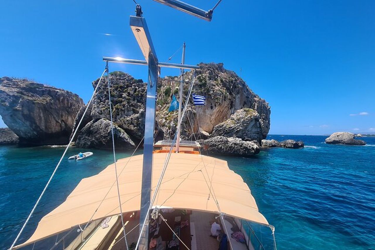 "Crociera da sogno" Crociera giornaliera dal porto di Argostoli con una tradizionale barca greca — 5