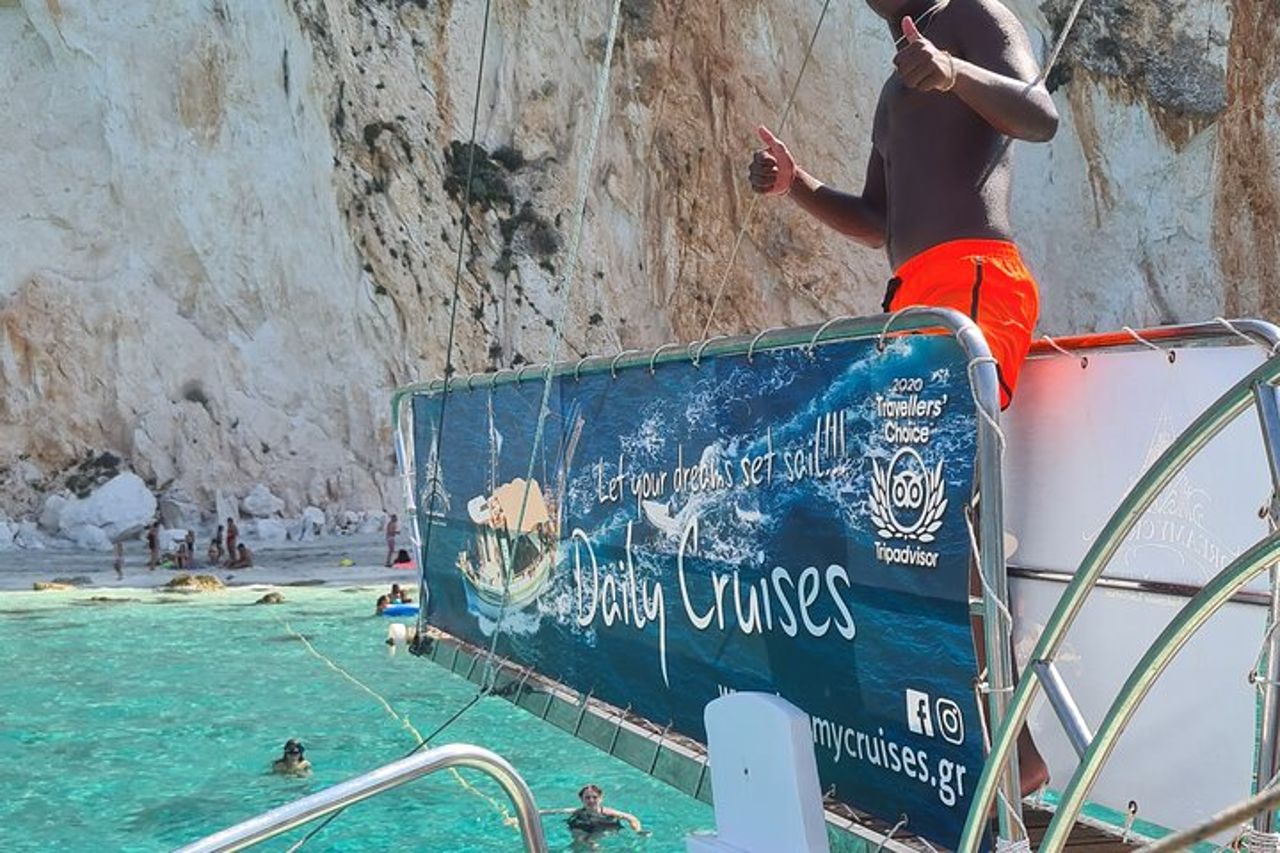 "Crociera da sogno" Crociera giornaliera dal porto di Argostoli con una tradizionale barca greca — 6