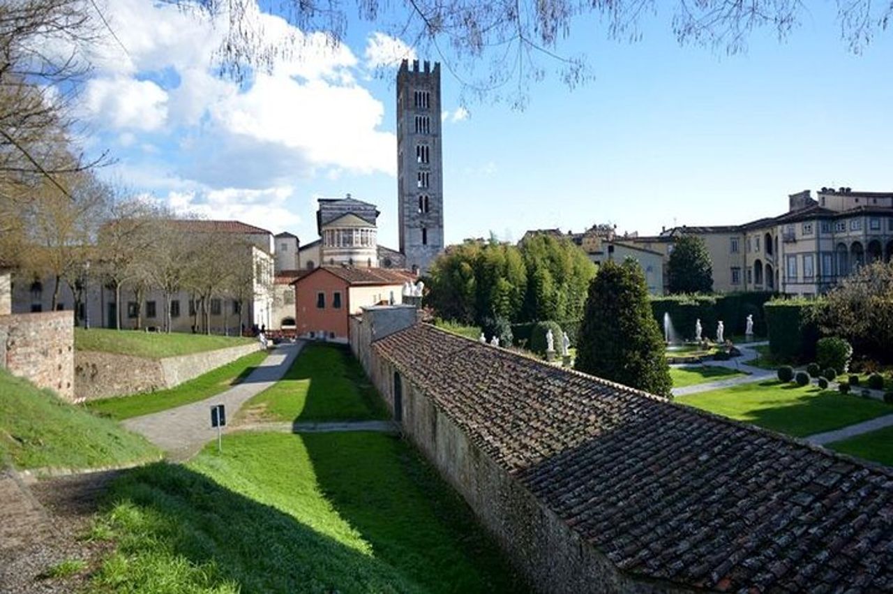 Passeggiata Privata tra le Mura Lucchesi — 6