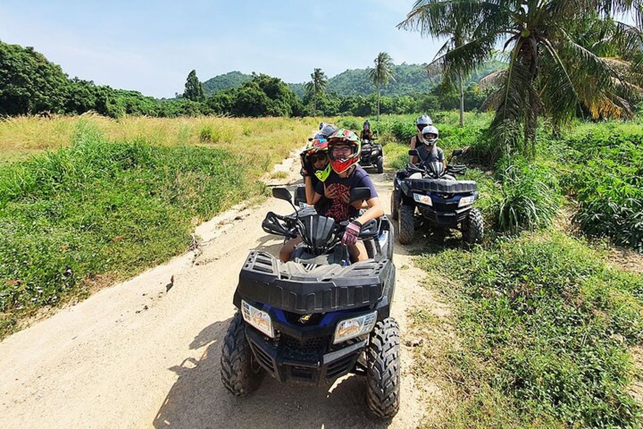 2 ore di guida su ATV Ultimate Off Road Hillside a Pattaya
