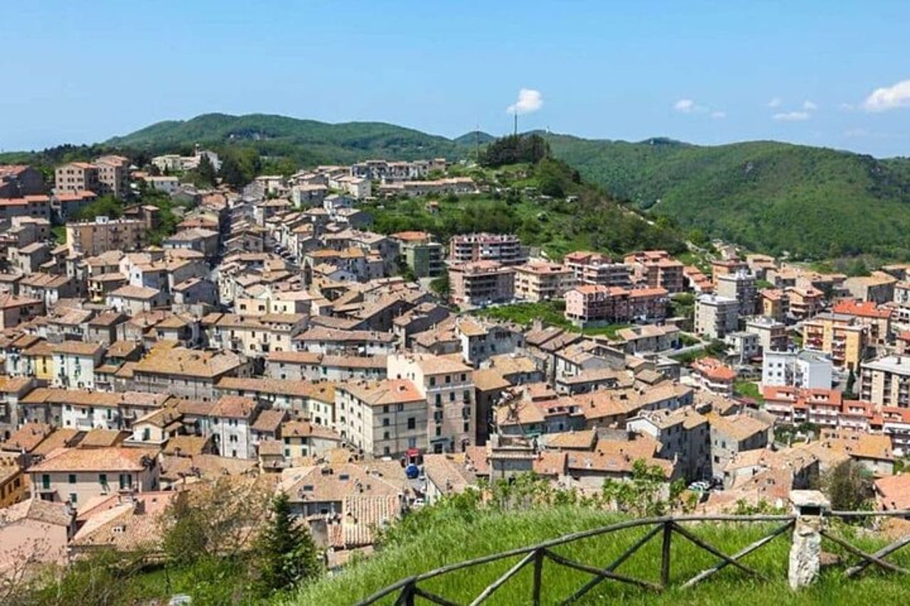 Tour privato di mezza giornata della Tolfa e dei laboratori della pelle — 2