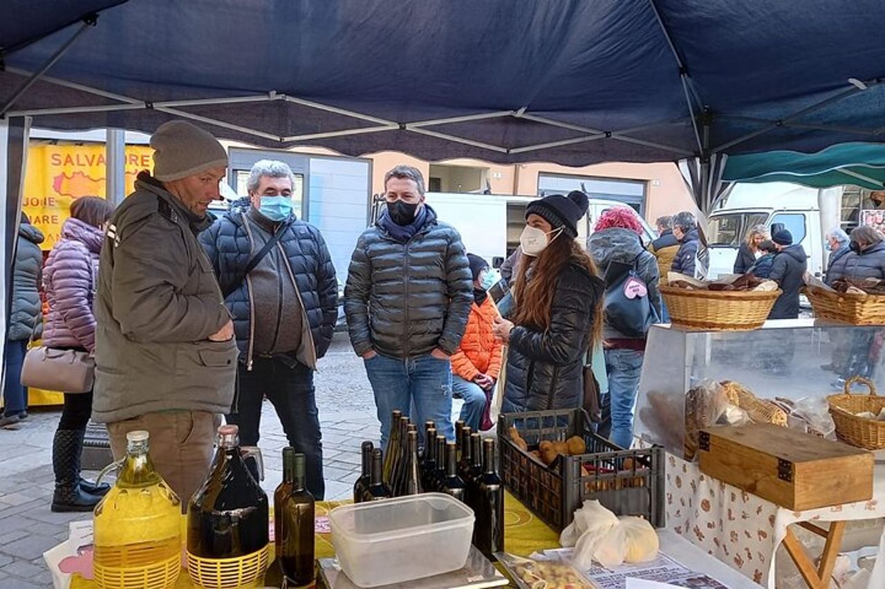 2-Ore di Visita al Mercato Contadino Slow Food e Agri-Aperitivo — 9