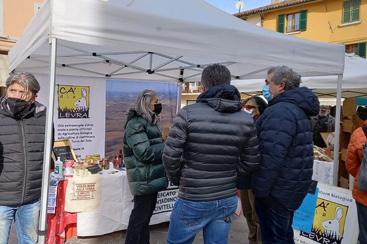 2-Ore di Visita al Mercato Contadino Slow Food e Agri-Aperitivo — 6