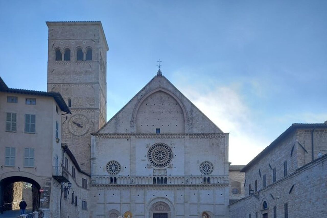 Tour storico guidato di un'intera giornata di Cascia e Assisi — 7