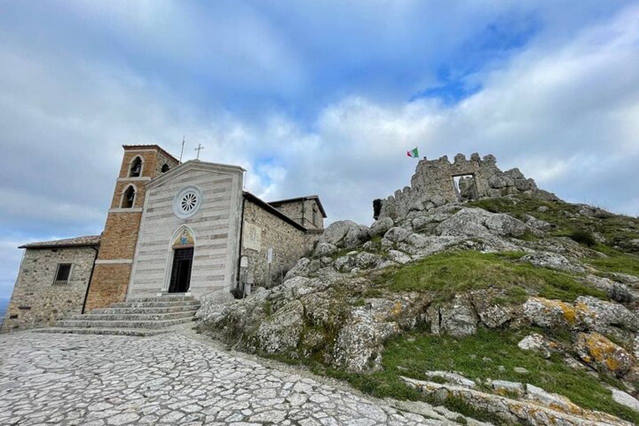 Tour privato di mezza giornata della Tolfa e dei laboratori della pelle — 5