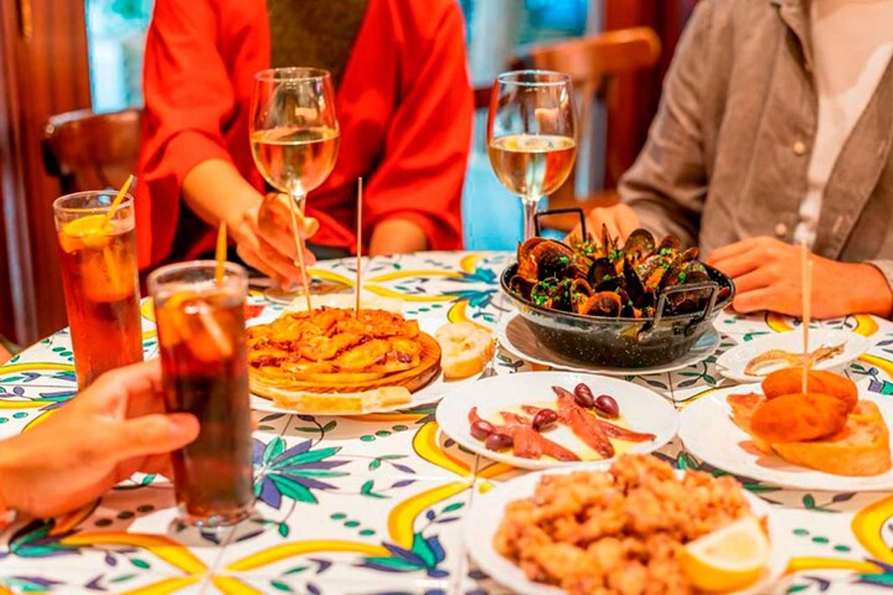 Tour privato : Tapas, spettacolo di vino e flamenco nel centro storico di Barcellona — 3