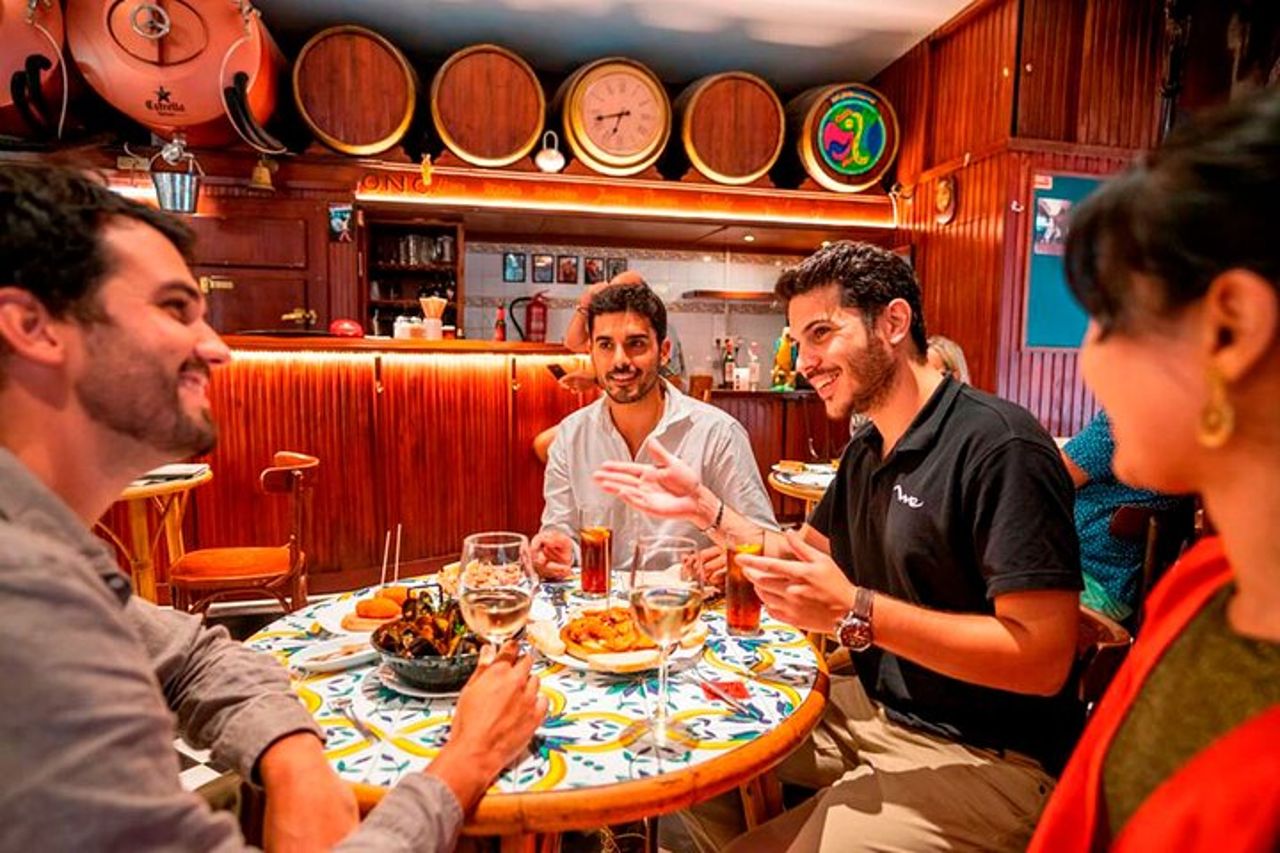 Tour privato : Tapas, spettacolo di vino e flamenco nel centro storico di Barcellona