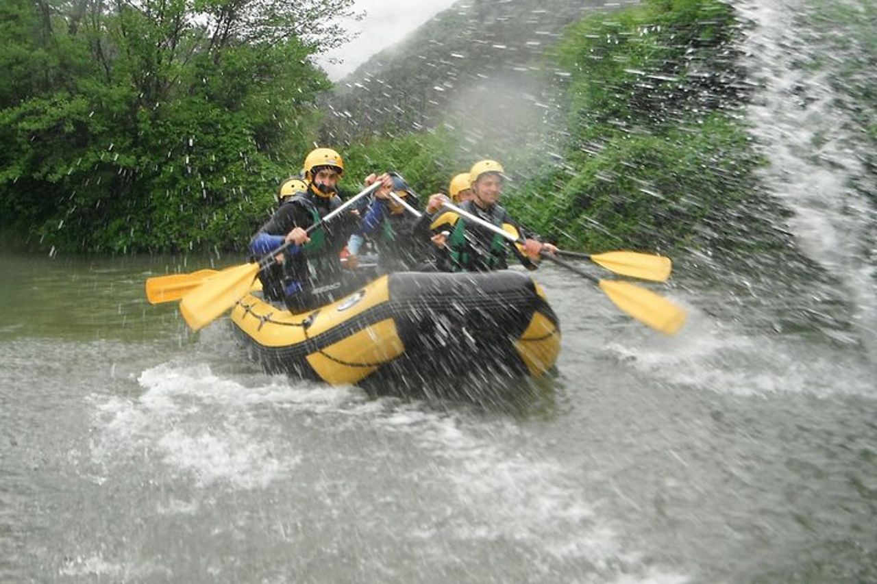 Gita di un giorno: River Rafting con pranzo e visita alla Cascata delle Marmore — 2