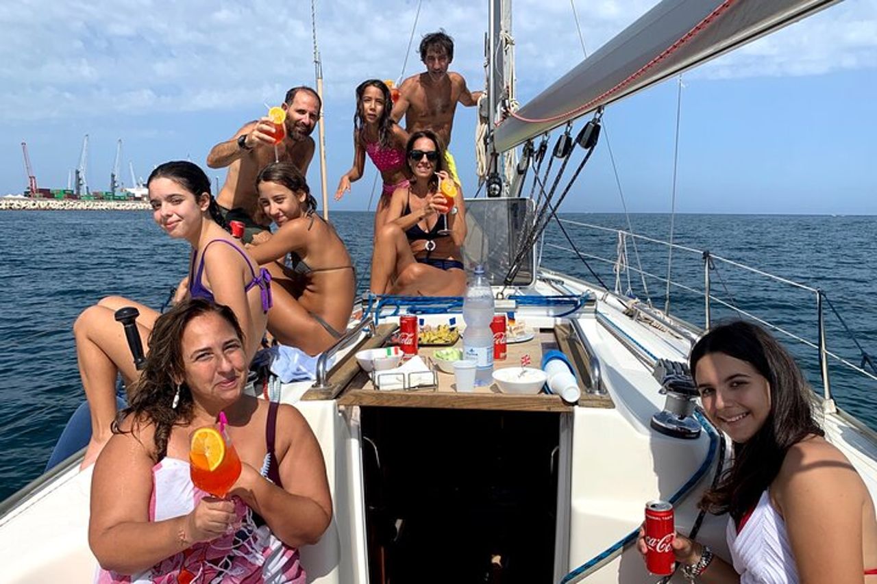 Bari crociera in barca a vela alla ricerca dei delfini — 3