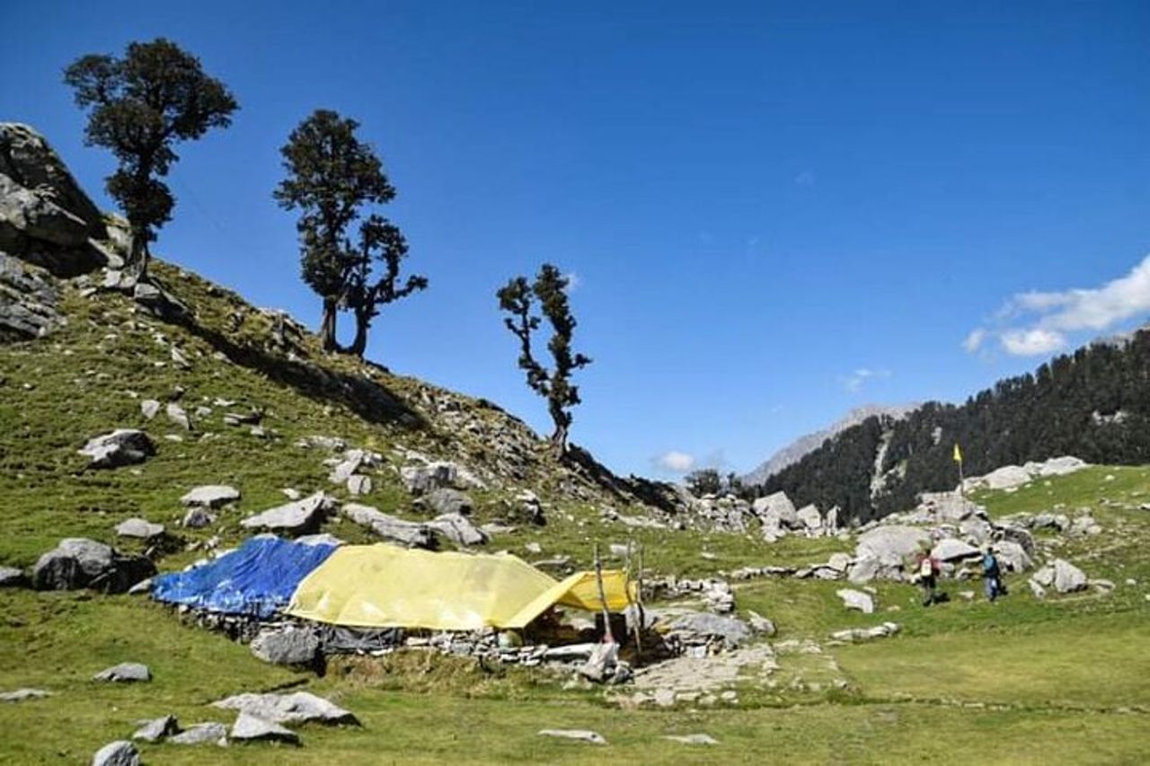 Indrahar Pass Trekking con Manu Adventures India — 3