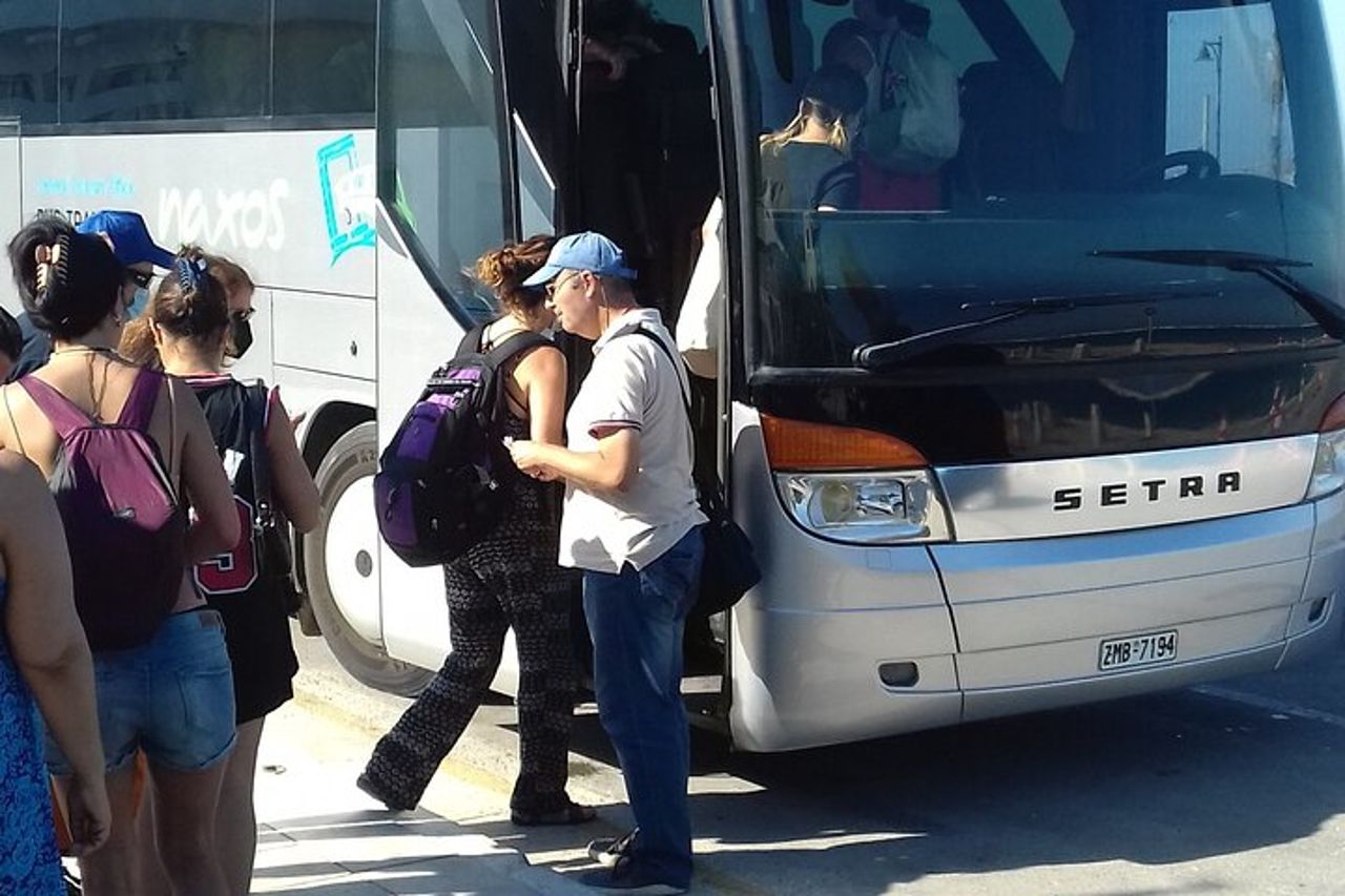 Punti salienti di Naxos Tour in autobus con tempo libero per pranzo ad Apeiranthos — 2