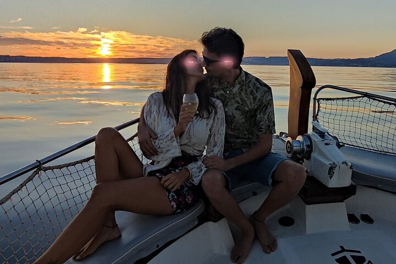 Gita in barca al tramonto + Bottiglia di Cava + Tapa di frutti di mare — 3