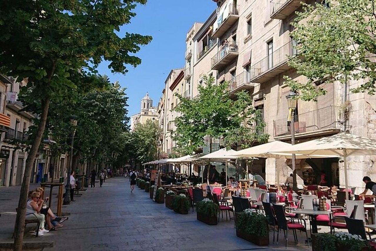 Escursione a terra a Palamos: Museo Dali di Figueres e tour privato di Girona — 4