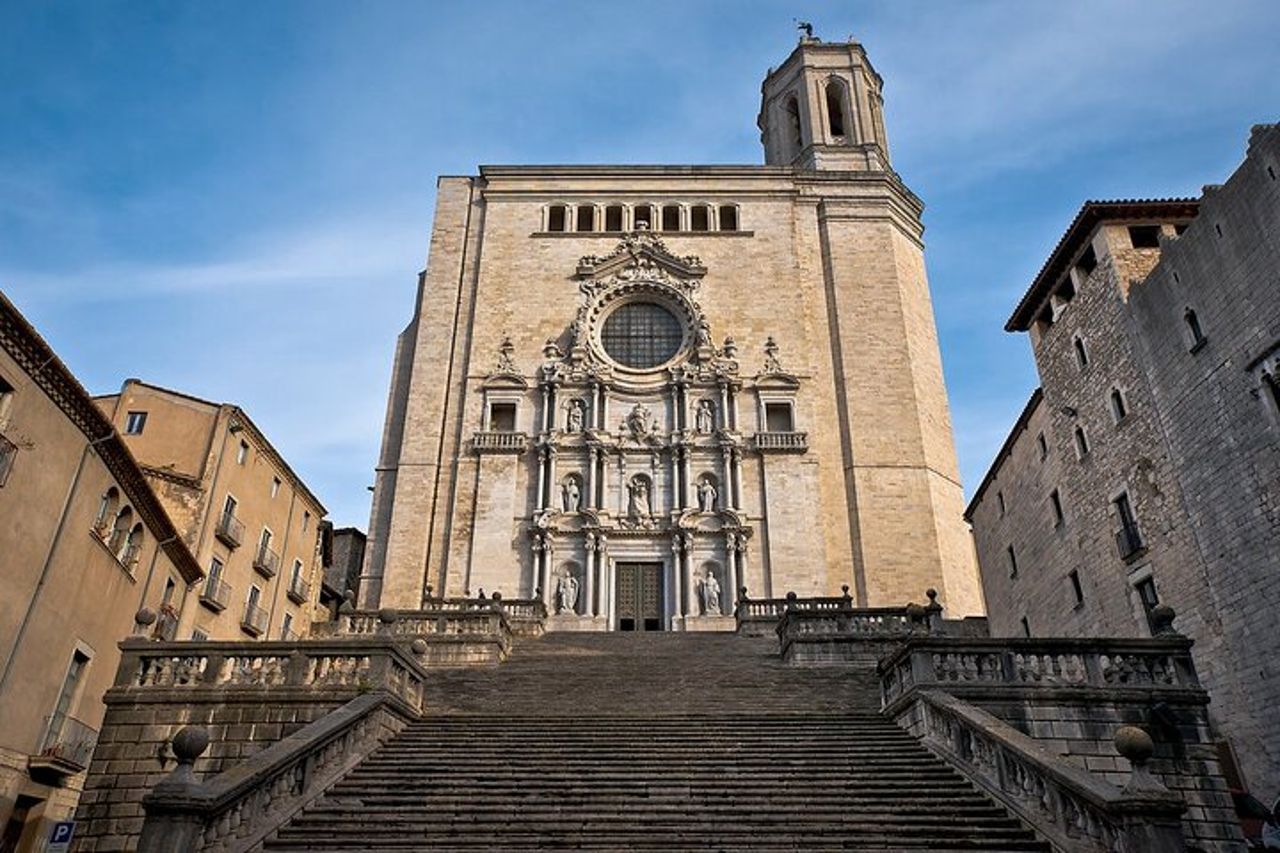 Escursione a terra a Palamos: Museo Dali di Figueres e tour privato di Girona — 5