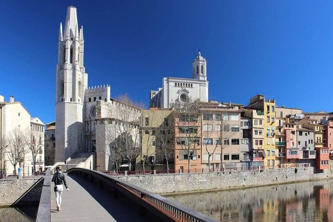 Escursione a terra a Palamos: Museo Dali di Figueres e tour privato di Girona — 2