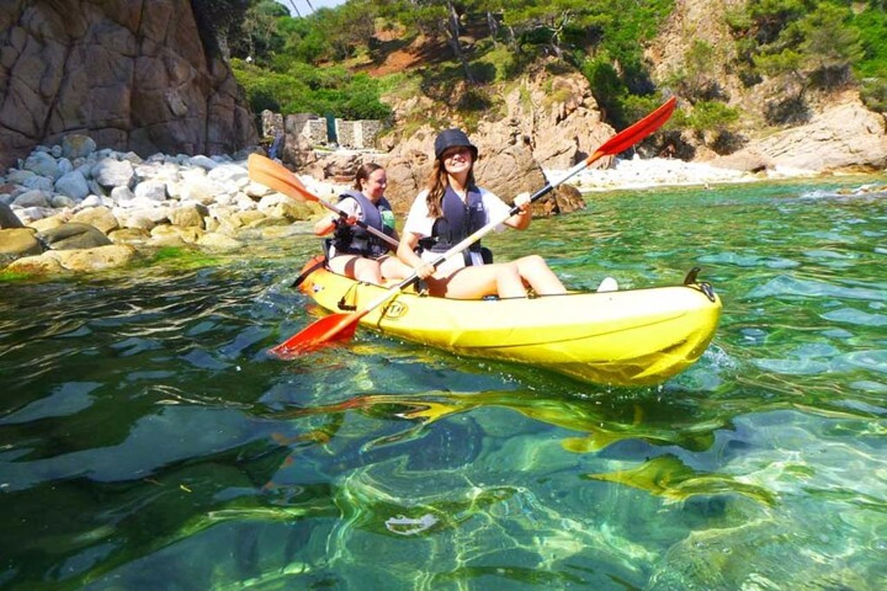 Tour guidato in kayak di 2 ore sulla Costa Brava — 2