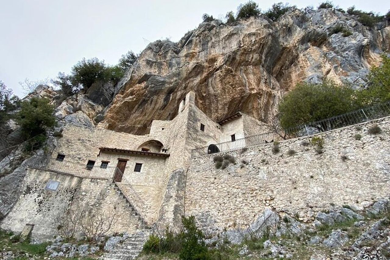 Escursione privata alle cascate e alle grotte di Rasiglia con pranzo — 6