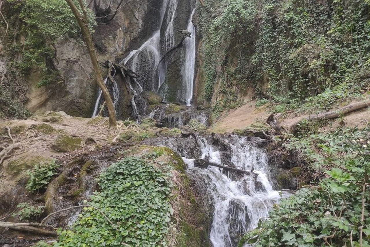 Escursione privata alle cascate e alle grotte di Rasiglia con pranzo — 3