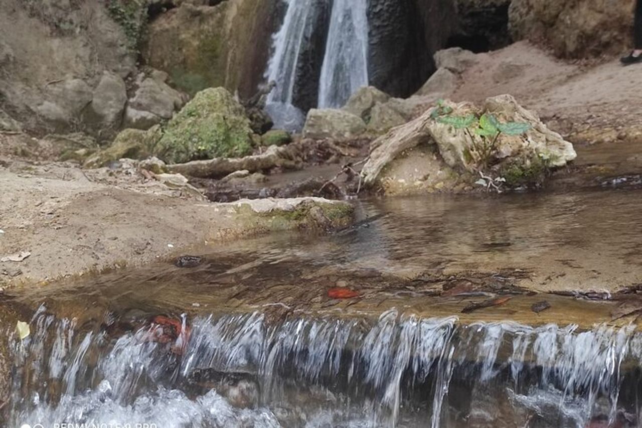 Escursione privata alle cascate e alle grotte di Rasiglia con pranzo — 4