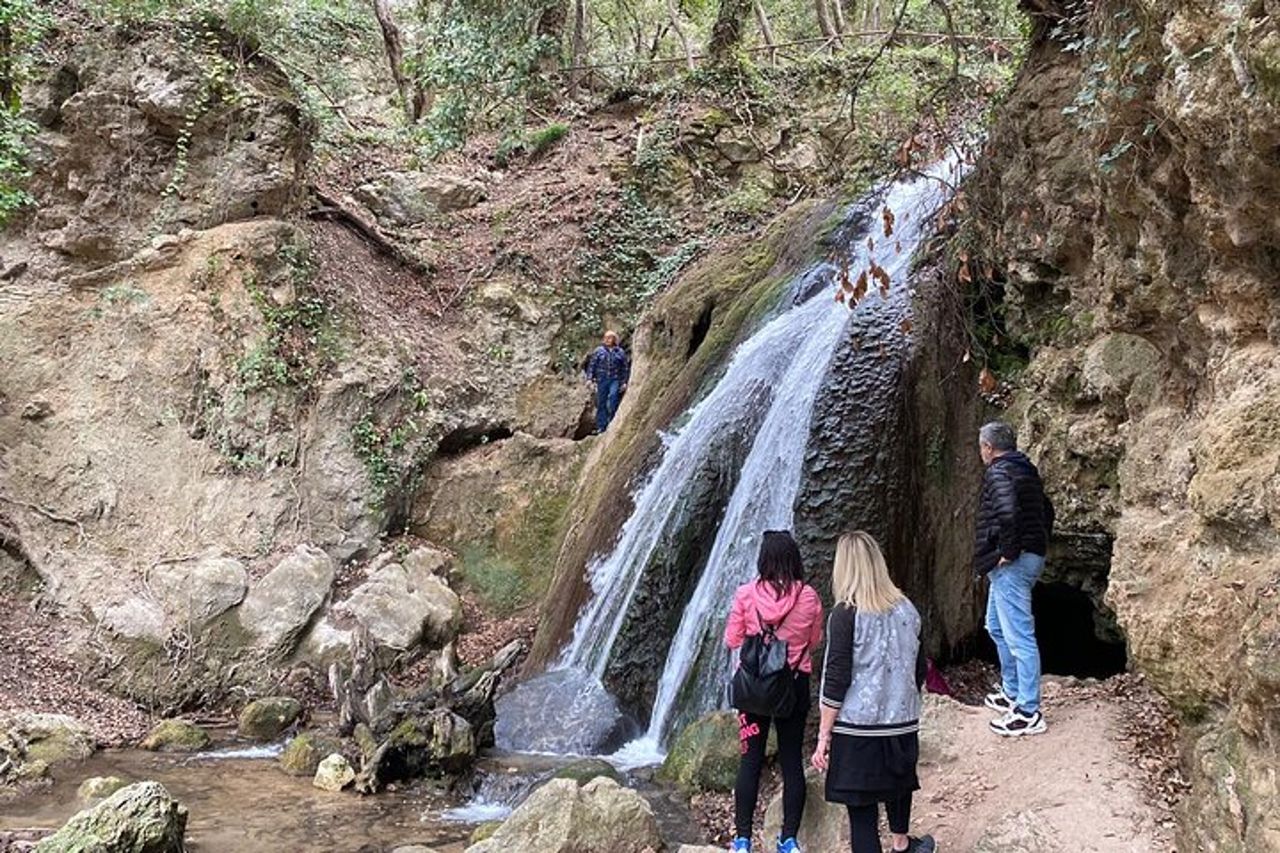 Escursione privata alle cascate e alle grotte di Rasiglia con pranzo — 5