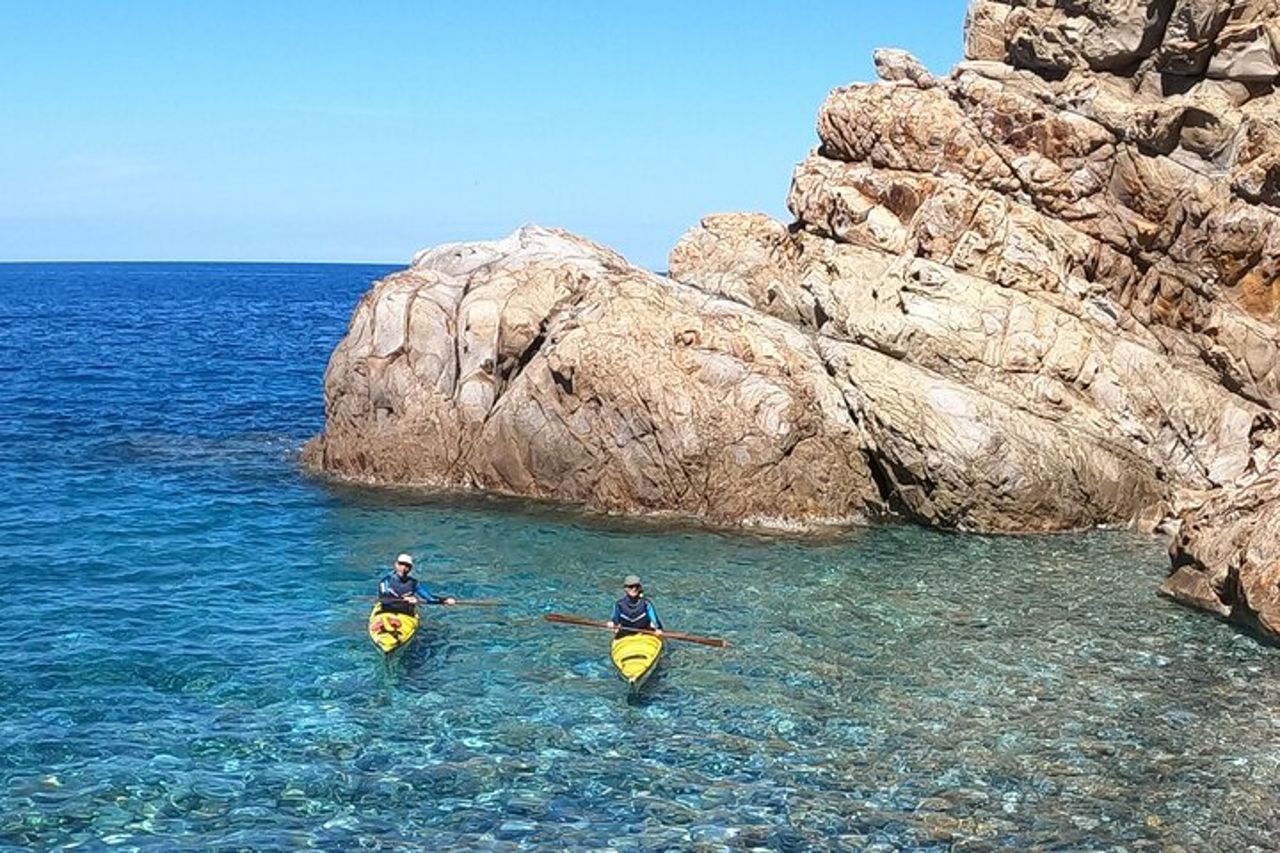 Tour di un'intera giornata in kayak da mare dell'isola d'Elba — 3