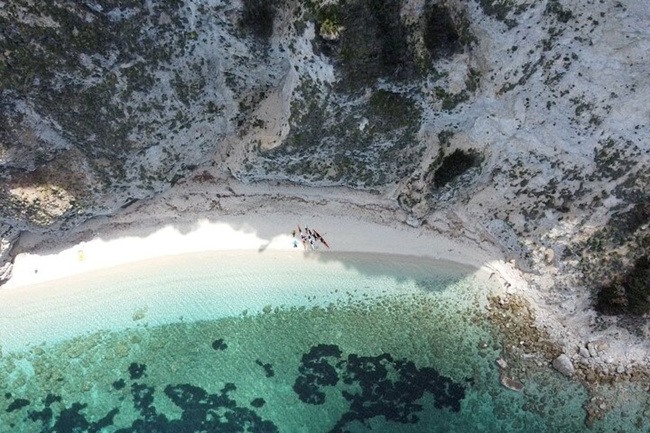 Tour di un'intera giornata in kayak da mare dell'isola d'Elba — 2